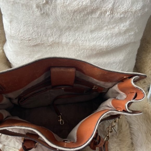 Michael Kors Hamilton Large Tote in Vanilla - Picture 9 of 11